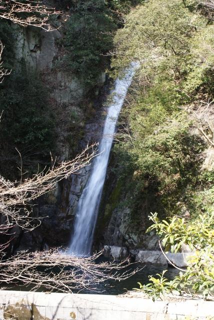 日本三大神滝の一つ布引の滝。